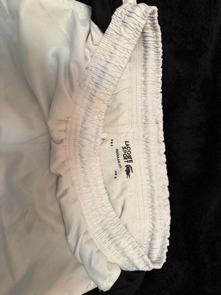 Conjunto deportivo Lacoste blanco y negro