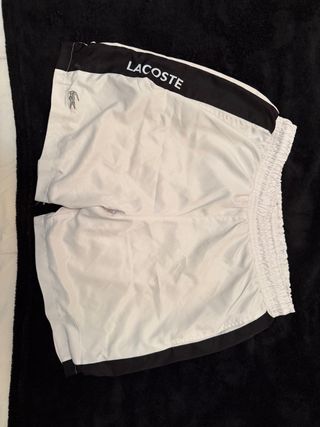 Conjunto deportivo Lacoste blanco y negro