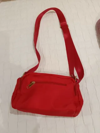 Bolso rojo nuevo