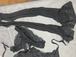 Corpiño, Tanga y Medias Negro