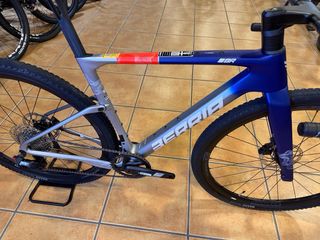 Gravel Berria NAII Gris Mate Talla S