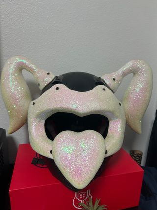 Casco Rosalia Motomami con Corazón y coletas