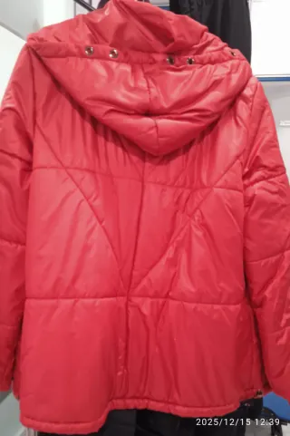 Abrigo Alex and Chloe Rojo y Negro