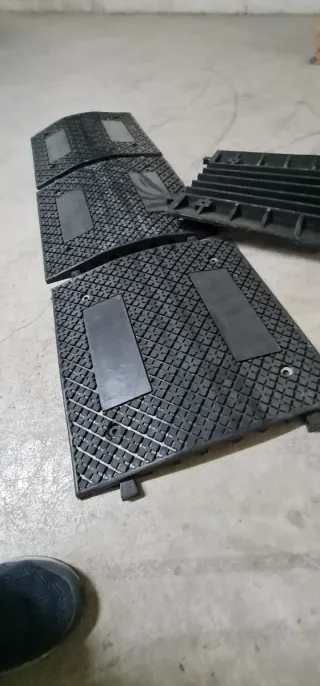 Badenes de Caucho con canalización 50x50x5cm,