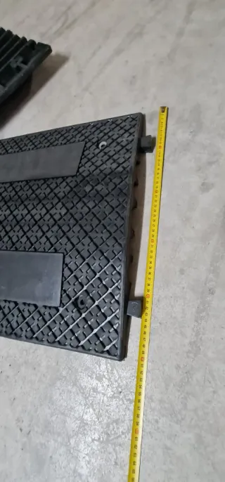 Badenes de Caucho con canalización 50x50x5cm,