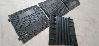 Badenes de Caucho con canalización 50x50x5cm,