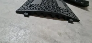 Badenes de Caucho con canalización 50x50x5cm,