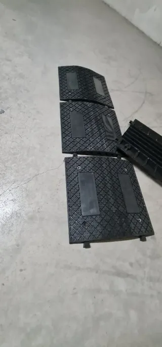 Badenes de Caucho con canalización 50x50x5cm,