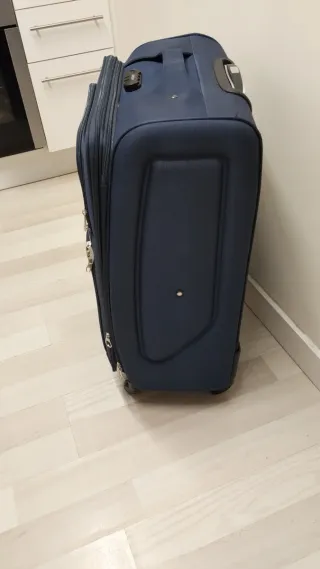 Maleta de tela negra y roja