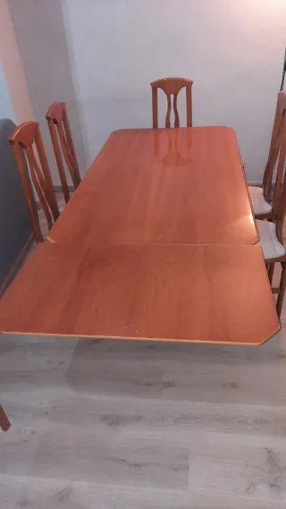 Mesa extensible y 6 sillas comedor madera