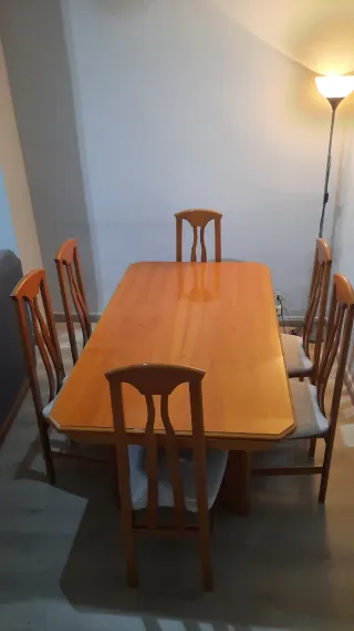 Mesa extensible y 6 sillas comedor madera
