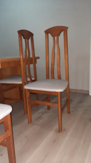 Mesa extensible y 6 sillas comedor madera