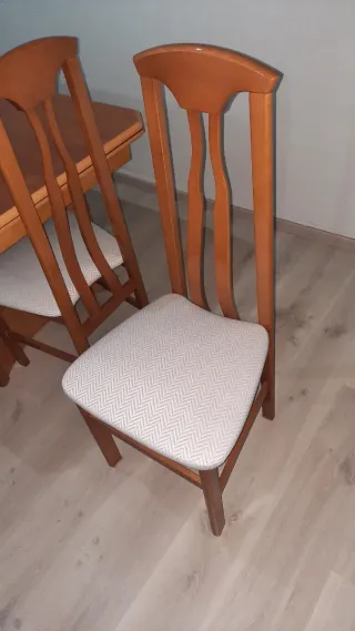 Mesa extensible y 6 sillas comedor madera