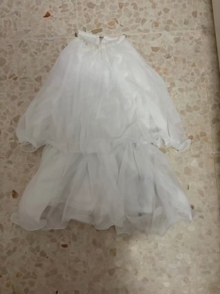 Blusa blanca con volantes