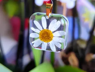 Colgante Margarita Silvestre Resina