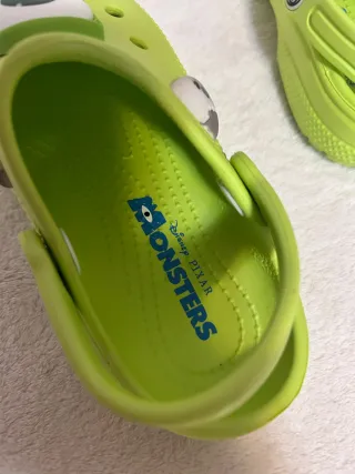 Zapatillas Crocs Monstruos S.A. Niña T.33