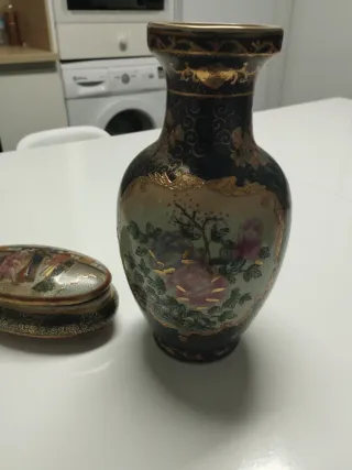 Lote Satsuma: Jarrón y joyero