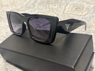 Gafas de sol Prada negras