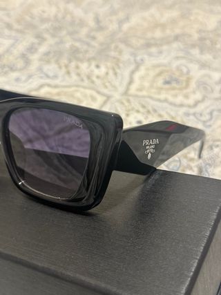 Gafas de sol Prada negras