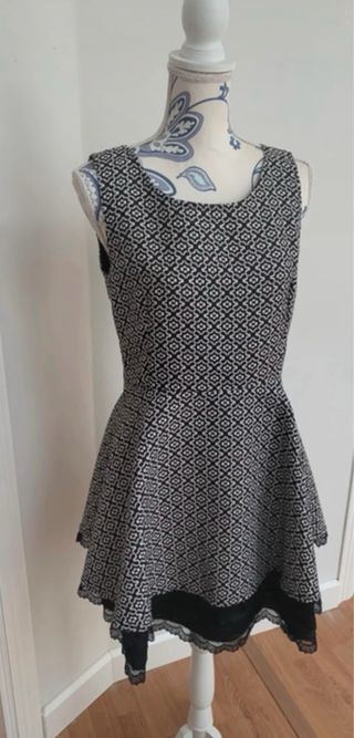 Vestido retro con vuelo estampado