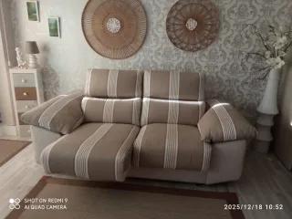Sofá de 3 plazas beige a rayas. Como nuevo.