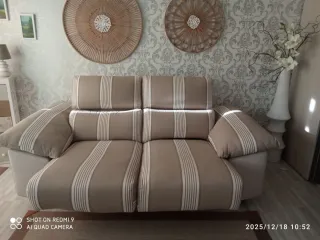 Sofá de 3 plazas beige a rayas. Como nuevo.