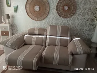 Sofá de 3 plazas beige a rayas. Como nuevo.