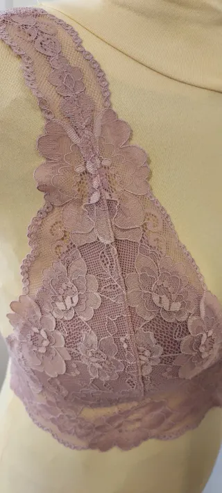 Sujetador de encaje rosa