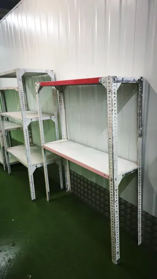 Estantería metálica robusta