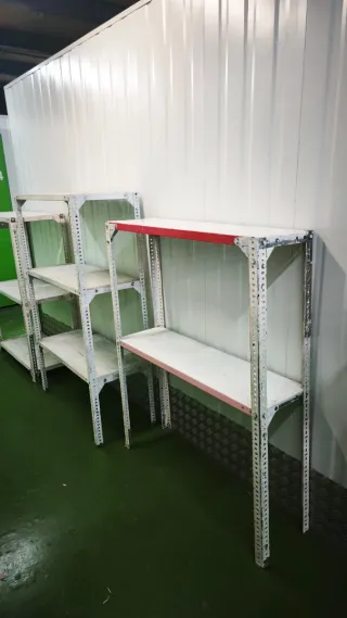 Estantería metálica robusta