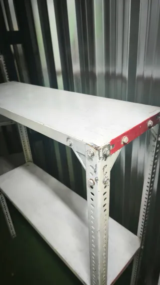 Estantería metálica robusta