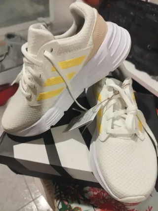 Zapatillas Adidas Talla 40 Blancas y Amarillas