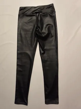 Pantalones negros efecto piel