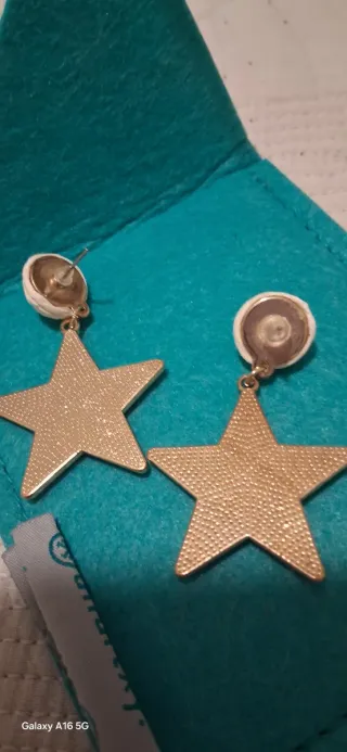 Pendientes estrella blanco y negro