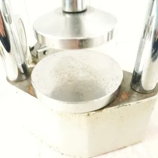 Prensa manual con manómetro