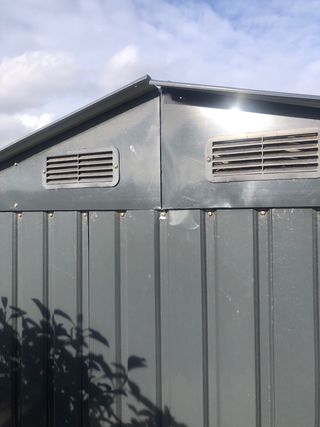 Caseta de jardín metálica gris