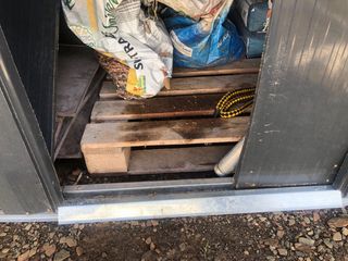 Caseta de jardín metálica gris