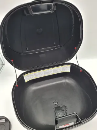 Baúl Givi E370 39L con 2 llaves y parrilla REF:42