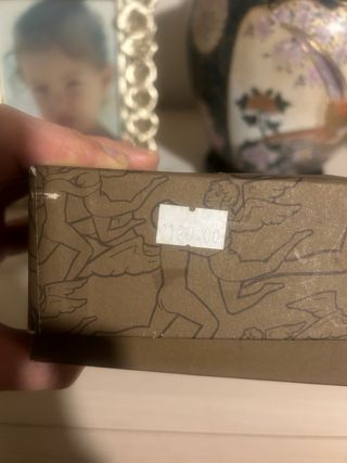 Cintura con fibbia dorata e stampa