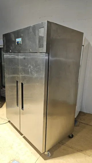 Congelador vertical Polar