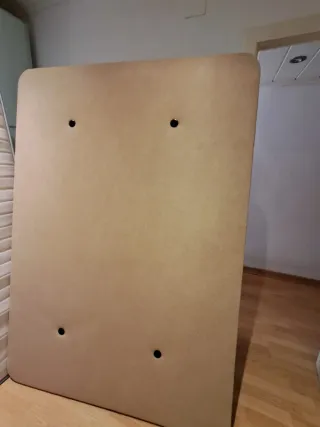 Base tapizada beige para cama