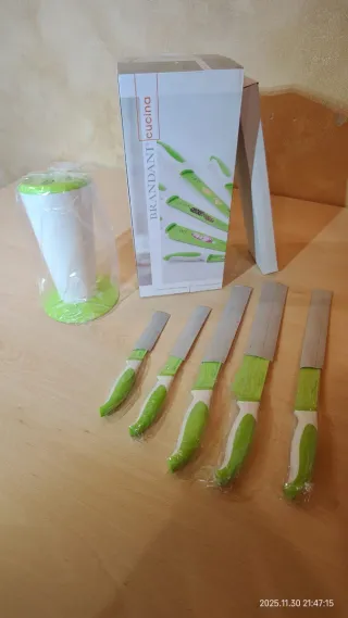 Ceppo bicolore con 5 coltelli cucina Brandani