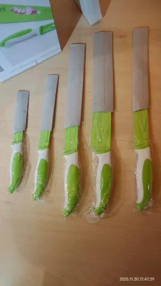 Ceppo bicolore con 5 coltelli cucina Brandani