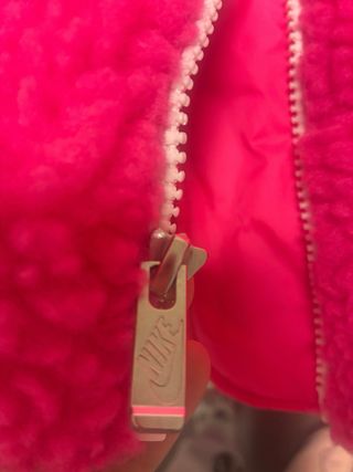 Cazadora Nike Fucsia Borreguito