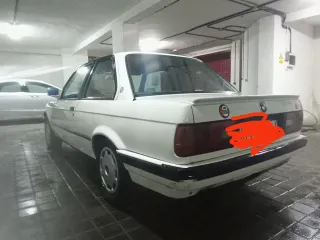 BMW Serie 318 is E30