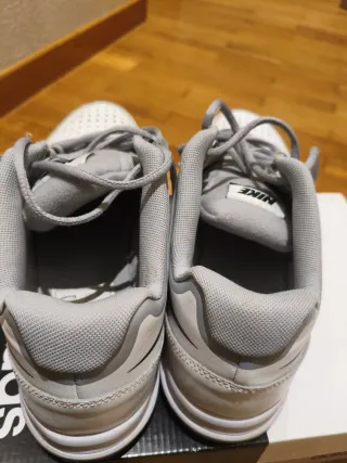 Zapatillas Nike Vapor Court Blancas y Grises