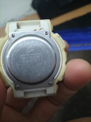 Reloj Casio G-Shock Beige y Dorado