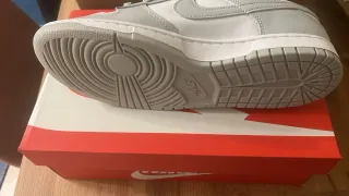 Nike Dunk Low Gris y Blanco