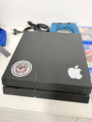 PS4 con mando y juegos