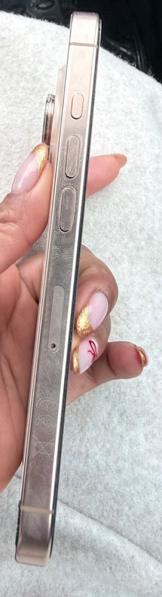 iPhone 16 256GB Dorado - Como Nuevo